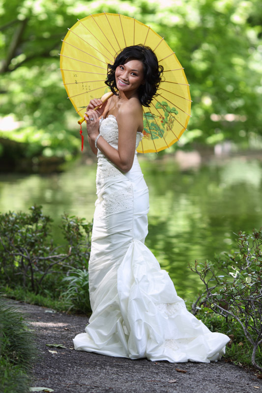 asian bride at Japanese gardens in Fort Worth with Yellow Umbrella